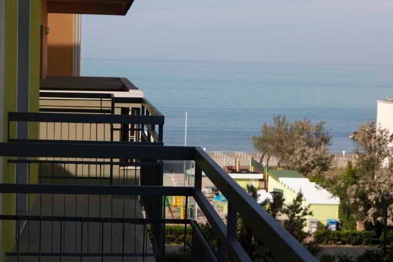 Hotel Italy Misano Adriatico Exterior foto